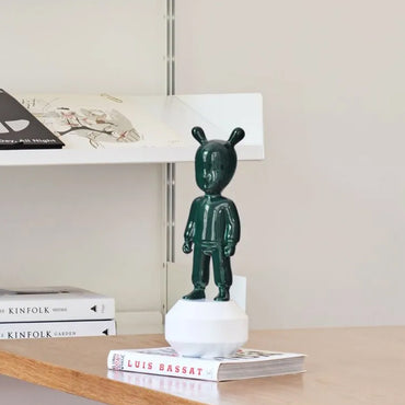 The dark green Guest
